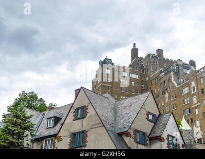 Old House in Montreal downtown Stock Photo - Alamy