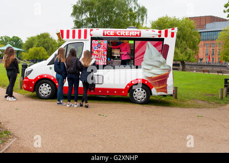 People Queueing At An Ice Cream Van Stratford-Upon-Avon Warwickshire UK Stock Photo