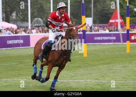 Hurlingham Club, London, UK. 04th June, 2016. Chestertons Polo in the Park. Match - Argentex Team Dubai versus Jnan Amar Polo Club Team Marrakech © Action Plus Sports/Alamy Live News Stock Photo