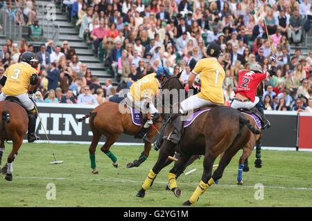 Hurlingham Club, London, UK. 04th June, 2016. Chestertons Polo in the Park. Match - Argentex Team Dubai versus Jnan Amar Polo Club Team Marrakech © Action Plus Sports/Alamy Live News Stock Photo