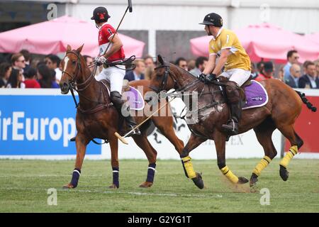 Hurlingham Club, London, UK. 04th June, 2016. Chestertons Polo in the Park. Match - Argentex Team Dubai versus Jnan Amar Polo Club Team Marrakech © Action Plus Sports/Alamy Live News Stock Photo