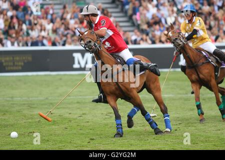 Hurlingham Club, London, UK. 04th June, 2016. Chestertons Polo in the Park. Match - Argentex Team Dubai versus Jnan Amar Polo Club Team Marrakech © Action Plus Sports/Alamy Live News Stock Photo