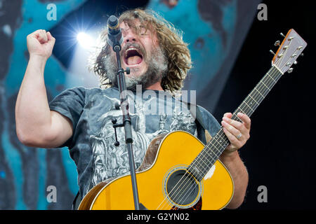 Nuremberg, Germany. 04th June, 2016. US singer and actor Jack Black of the band Tenacious D. performs on stage at the 'Rock im Park' (Rock in the Park) music festival in Nuremberg, Germany, 04 June 2016. More than 80 bands are set to perform at the festival until 05 June. Photo: DANIEL KARMANN/dpa/Alamy Live News Stock Photo