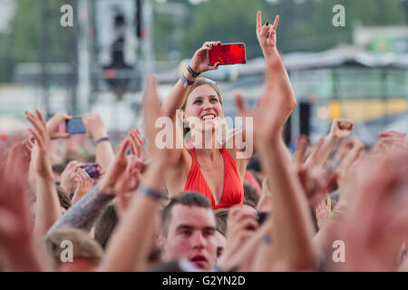 Nuremberg, Germany. 04th June, 2016. A woman watches a concert at the 'Rock im Park' (Rock in the Park) music festival in Nuremberg, Germany, 04 June 2016. More than 80 bands are set to perform at the festival until 05 June. Photo: DANIEL KARMANN/dpa/Alamy Live News Stock Photo