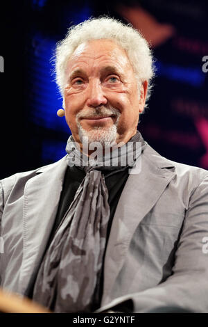 Tom Jones at Hay Festival, Wales, UK - June 2016 -  Tom Jones on stage at the Hay Festival to talk about his life and his book Over the Top and Back. This is Tom's first public appearance since the recent death of his wife. Photograph Steven May / Alamy Live News Stock Photo