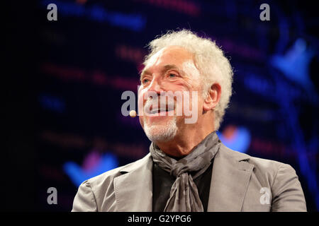 Hay Festival, Wales, UK - June 2016 -  Tom Jones on stage at the Hay Book Festival to talk about his life and his book Over the Top and Back. This was Tom's first public appearance since the recent death of his wife.  Photograph Steven May / Alamy Live News Stock Photo
