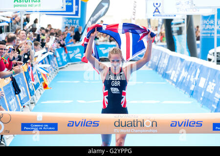 Aviles, Spain. 4th June, 2016. Emma Pallant (Great Britain) celebrates her victory with a british flag during the race of women elite & U-23 categories of 2016 Aviles ITU Duathlon World Championships at Center Niemeyer on June 4, 2016 in Aviles, Spain. Credit: David Gato/Alamy Live News Stock Photo