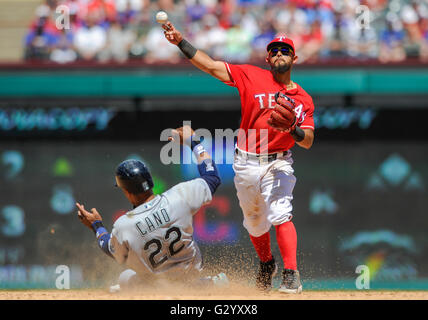 Arlington, Texas, USA. 05th June, 2024. Texas Rangers third baseman ...