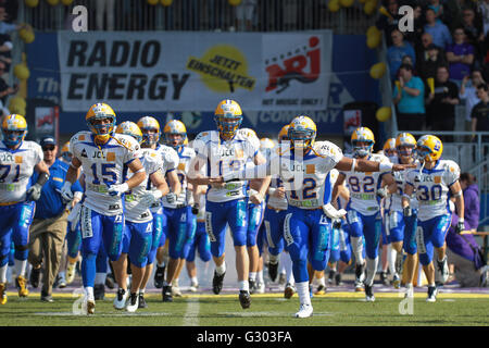 American football, Fritz Limbeck, No. 29 Rangers, leads his team