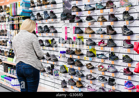 wholesale sneaker vendors