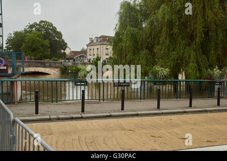 The Almont overflowed in downtown Melun Stock Photo