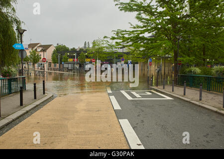 The Almont overflowed in downtown Melun Stock Photo