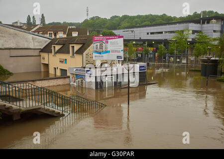 The Almont overflowed in downtown Melun Stock Photo