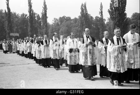 Dresden, DDR, Corpus Christi procession in the large garden Stock Photo