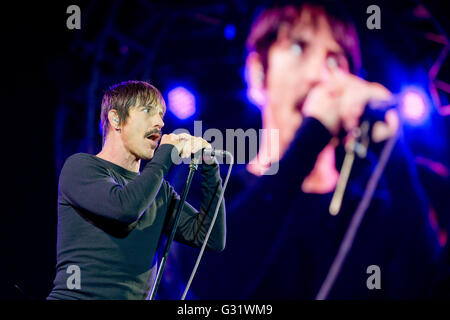 Nuremberg, Germany. 05th June, 2016. Singer of the US crossover band Red Hot Chili Peppers, Anthony Kiedis, performs on stage during the '2016 Rock im Park' music festival in Nuremberg, Germany 5 June 2016. More than 80 music groups have performe dat the festival. Photo: Daniel Karmann/dpa Credit:  dpa picture alliance/Alamy Live News Stock Photo