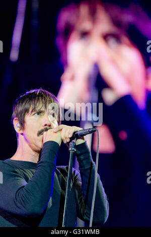 Nuremberg, Germany. 05th June, 2016. Singer of the US crossover band Red Hot Chili Peppers, Anthony Kiedis, performs on stage during the '2016 Rock im Park' music festival in Nuremberg, Germany 5 June 2016. More than 80 music groups have performe dat the festival. Photo: Daniel Karmann/dpa Credit:  dpa picture alliance/Alamy Live News Stock Photo