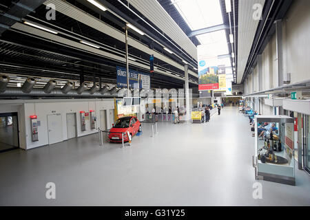 Hahn, Germany. 06th June, 2016. Interior view of the Frankfurt Hahn Airport terminal in Hahn, Germany, 06 June 2016. The German state Rhineland-Palatinate is selling its majority stake in the Frankfurt Hahn Airport to the Shanghai Yiqian Trading Company for a low double-digit million-euro amount. Photo: THOMAS FREY/dpa/Alamy Live News Stock Photo