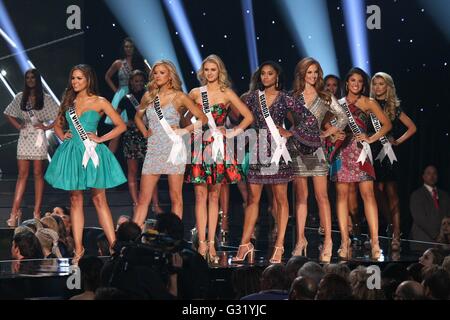 Las Vegas, NV, USA. 5th June, 2016. Miss West Virginia USA, Nichole Greene, Miss Alabama USA, Peyton Brown, Miss Arizona USA, Chelsea Myers, Miss Georgia USA, Emanii Davis, Miss Ohio USA, Megan Wise, Miss South Carolina USA, Leah Lawson inside for The 2016 MISS USA Competition - Part 1, T-Mobile Arena, Las Vegas, NV June 5, 2016. © James Atoa/Everett Collection/Alamy Live News Stock Photo