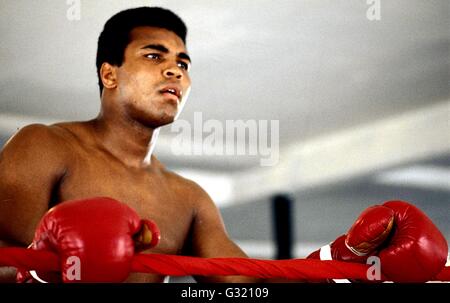 File. 3rd June, 2016. MUHAMMAD ALI, the three time heavyweight boxing champion, has died at the age of 74. He had been fighting a respiratory illness. 'The Greatest' was the dominant heavyweight boxer of the 1960s and 1970s, Ali won an Olympic gold medal in Rome in 1960, captured the professional world heavyweight championship on three separate occasions, and successfully defended his title 19 times. PICTURED: 1970 - MUHAMMAD ALI training in Florida. © Globe Photos/ZUMAPRESS.com/Alamy Live News Stock Photo