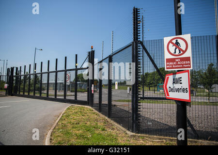 Burghfield, UK. 6th June, 2016. The deliveries entrance of AWE Burghfield in Berkshire. Credit:  Mark Kerrison/Alamy Live News Stock Photo