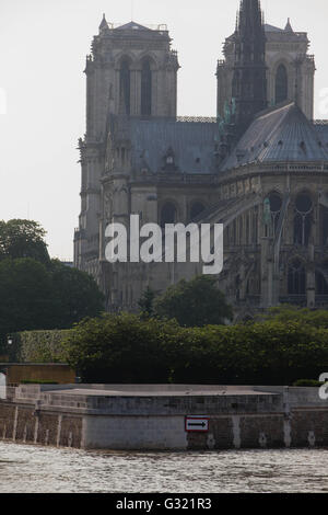 Paris, France. 06th June, 2016. Flooding of river Seine, may cost French insurance companies more than $2 billion, The Seine's water levels fell Sunday as rains eased. A reading indicated it was near the mark, reached in 1982, of 20.27 feet above its normal level, the Environment and Energy Ministry reported. France creates emergency fund for people affected by floods. About 6,000 French homes remained without electricity Monday, and several train stations and roads were still closed in the French capital and surrounding towns. Credit:  Ania Freindorf/Alamy Live News Stock Photo