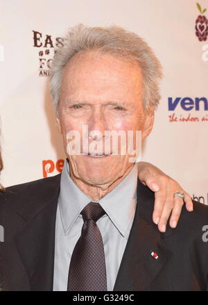 West Hollywood, California. 4th June, 2016. WEST HOLLYWOOD, CA - JUNE 04: Actor/director Clint Eastwood attends the 2nd Annual Art for Animals fundraiser art event hosted by Alison Eastwood at De Re Gallery on June 4, 2016 in West Hollywood, California. | Verwendung weltweit © dpa/Alamy Live News Stock Photo