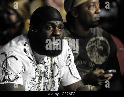 Hollywood, FL, USA. 12th Aug, 2010. Florida, USA - United States - (transmit) fl-mma-bellator-coverage-0812t -- Kimbo Slice watches the action during the Bellator Fighting Championships at Hard Rock Live, Thursday, August 12, 2010. Michael Laughlin, Sun Sentinel © Sun-Sentinel/ZUMA Wire/Alamy Live News Stock Photo