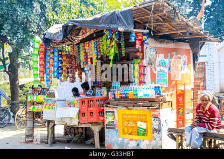 Local market, full of bargains and fresh produce, Agra, Uttar Pradesh, India, Asia Stock Photo