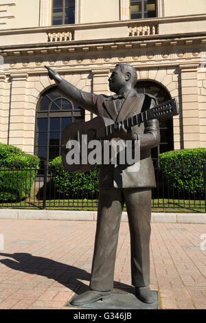 Huddie Ledbetter Statue, Texas Street, Shreveport, Louisiana, USA Stock Photo