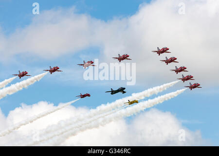 Royal Air Force Red Arrows display team in formation with a Hawker Hunter and two Folland Gnats at the RAF Waddington Airshow Stock Photo