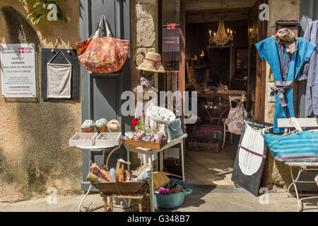 A village shop front in Lourmarin, Luberon, Vaucluse, Provence-Alpes-Côte d'Azur, France Stock Photo