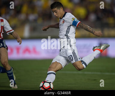 Pasadena, USA. 7th June, 2016. Colombia's James Rodriguez shoots and scores during the Copa America Centenario Group A match between Colombia and Paraguay at Rose Bowl Stadium in Pasadena, California, the United States, June 7, 2016. © Yang Lei/Xinhua/Alamy Live News Stock Photo