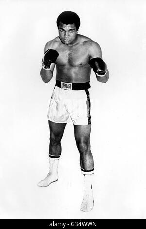 File. 3rd June, 2016. MUHAMMAD ALI, the three time heavyweight boxing champion, has died at the age of 74. He had been fighting a respiratory illness. 'The Greatest' was the dominant heavyweight boxer of the 1960s and 1970s, Ali won an Olympic gold medal in Rome in 1960, captured the professional world heavyweight championship on three separate occasions, and successfully defended his title 19 times. PICTURED: Jan. 1, 2011 - MUHAMMAD ALI. © Globe Photos/ZUMAPRESS.com/Alamy Live News Stock Photo