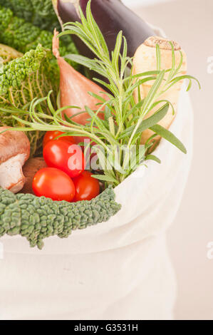 Environmentally friendly shopping bag filled with vegetables Stock Photo