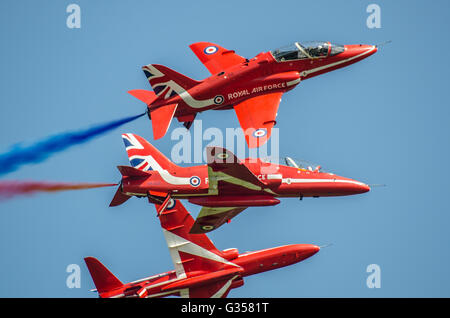 Red Arrows.The RAF aerobatic display team the Red Arrows performing their 'Roll Backs' at an airshow in their BAe Hawk jets Stock Photo