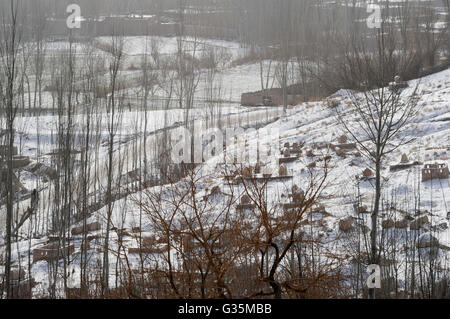 CHINA province Xinjiang, prefecture Kaxgar, Shufu County, uighur town Upal at Karakoram highway, old muslim cemetery during winter Stock Photo