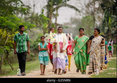 A family walks together in Pan Bari Village in the Kaziranga National Park in India on the 13th April 2016.  Credit: Euan Cherry Stock Photo