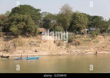 Boats and small ferries between Bagan and Mandalay along the Irrawaddy river (Ayeyarwady river), Burma, Myanmar, South Asia Stock Photo