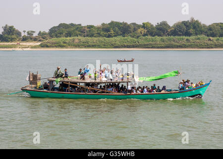 Boats and small ferries between Bagan and Mandalay along the Irrawaddy river (Ayeyarwady river), Burma, Myanmar, South Asia Stock Photo