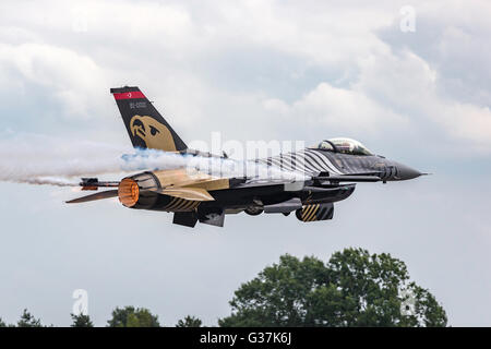 Turkish Air Force General Dynamics F-16CG Fighting Falcon “Solo Turk” Displaying at the RAF Waddington Airshow. Stock Photo