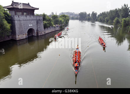 Zaozhuang, China's Shandong Province. 9th June, 2016. Competitors attend a dragon boat racing in Zaozhuang, east China's Shandong Province, June 9, 2016. Dragon Boat Festival, or Duanwu Festival, is traditionally celebrated on the fifth day of the fifth month on the Chinese lunar calendar. It falls on June 9 this year. Credit:  Gao Qimin/Xinhua/Alamy Live News Stock Photo