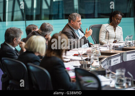 London, UK. 9th June, 2016. London Assembly Member Len Duvall (Labour) asks Councillor Sophie Linden a question during the confirmation hearing for the role of Deputy Mayor for Policing and Crime (DMPC) in the Chamber at City Hall. Stock Photo