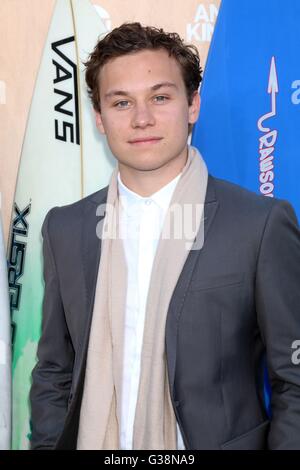 Venice Beach, CA. 8th June, 2016. Finn Cole at arrivals for TNT's ANIMAL KINGDOM Series Premiere, The Rose Room, Venice Beach, CA June 8, 2016. © Priscilla Grant/Everett Collection/Alamy Live News Stock Photo