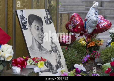 Louisville, KY, USA. 5th June, 2016. Legendary heavyweight boxing champion Muhammad Ali, a Louisville, Ky. native, died Friday, June 3, 2016. Murals and tributes could be seen across his hometown as people mourned the charismatic sports figure. © Jonathan Palmer/ZUMA Wire/Alamy Live News Stock Photo