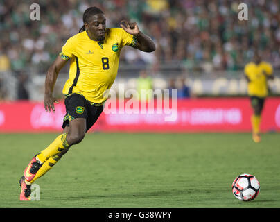 Pasadena, USA. 9th June, 2016. Jamaica's Clayton Donaldson breaks through during the Copa America Centenario tournament Group C football match between Mexico and Jamaica in Pasadena, California, the United States, on June 9, 2016. Credit:  Yang Lei/Xinhua/Alamy Live News Stock Photo