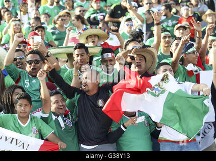 Los Angeles, California, USA. 9th June, 2016. Fans of Mexico in a Copa America soccer match between Mexico and ÃŠJamaica of Group C at the Rose Bowl in Pasadena, California, June 9, 2016. Mexico won 2-0. Credit:  Ringo Chiu/ZUMA Wire/Alamy Live News Stock Photo