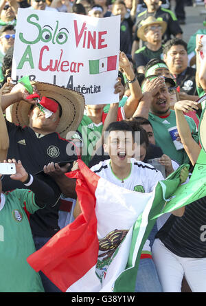 Los Angeles, California, USA. 9th June, 2016. Fans of Mexico in a Copa America soccer match between Mexico and ÃŠJamaica of Group C at the Rose Bowl in Pasadena, California, June 9, 2016. Mexico won 2-0. Credit:  Ringo Chiu/ZUMA Wire/Alamy Live News Stock Photo