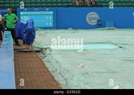 Nottingham Tennis Centre, Nottingham, UK. 10th June, 2016. Aegon WTA Nottingham Open Day 7. Covers are on as rain has stopped play Credit:  Action Plus Sports/Alamy Live News