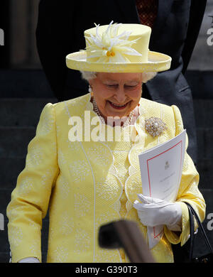 London, UK. 10th June, 2016. Britain's Queen Elizabeth II leaves St. Paul's Cathedral after the National Service of Thanksgiving to mark the Queen's 90th birthday on June 10, 2016 in London, Britain. Credit:  Han Yan/Xinhua/Alamy Live News Stock Photo