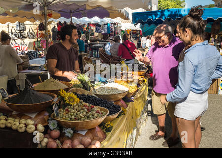 Outdoor market stall selling various olives, Lourmarin, Luberon, Vaucluse, Provence-Alpes-Côte d'Azur, France Stock Photo
